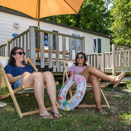 Camping Maeva Escapades Le Domaine Aramis Marsan Exterior photo